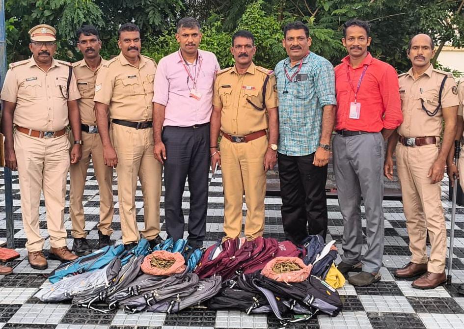 ആലപ്പുഴ  റെയിൽവേ സ്റ്റേഷനിൽ വൻ കഞ്ചാവ്  വേട്ട